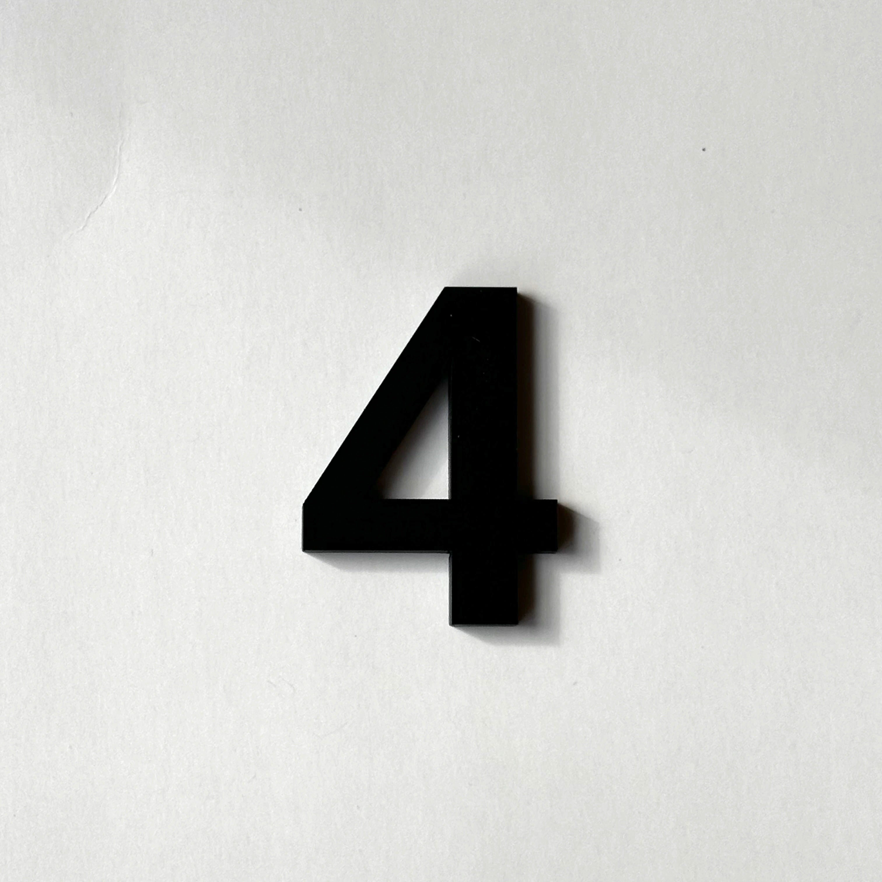 מספר לבית- אקריליק שחור