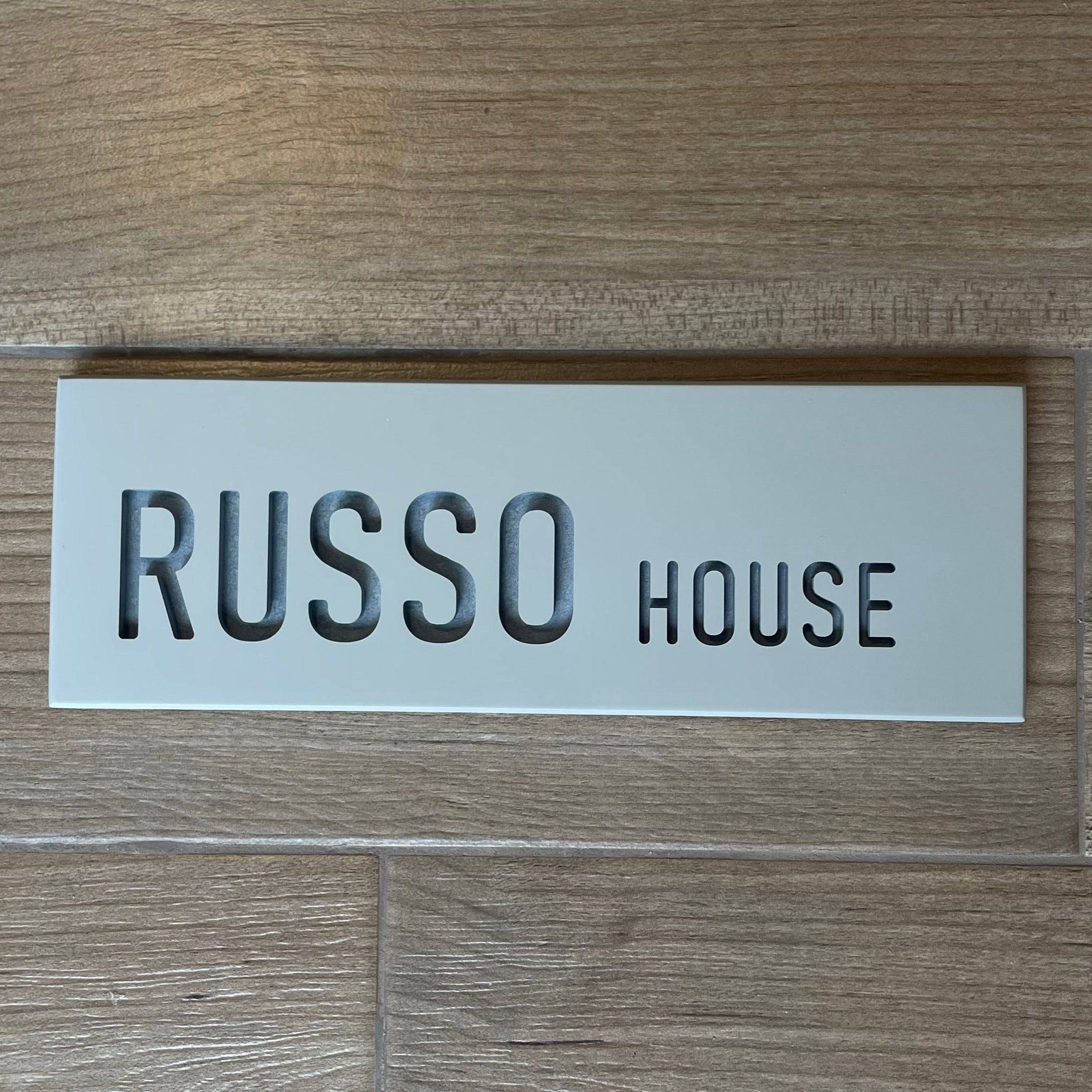 שלט משפחה בטון | דגם HOUSE-G